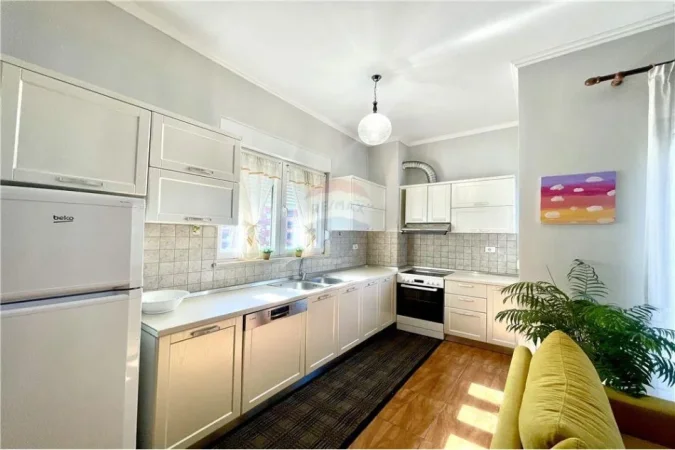 Tirane, jepet me qera apartament 2+1+Ballkon Kati 4, 100 m² (Rruga Gjergj Fishta)