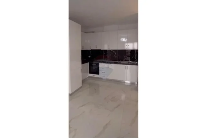 Tirane, jepet me qera 1+1+Ballkon Kati 6, 75 m² 350 € (Shkolla e Bashkuar)