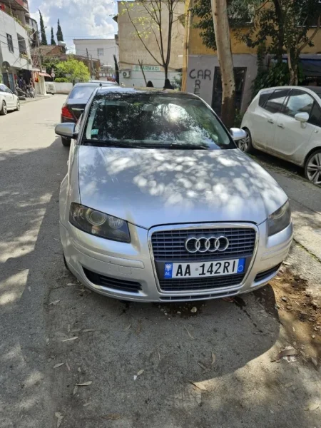 Tirane, shes makine Audi a3 Nafte, gri metalizato automatik Kondicioner 260.000 km 4.200 €