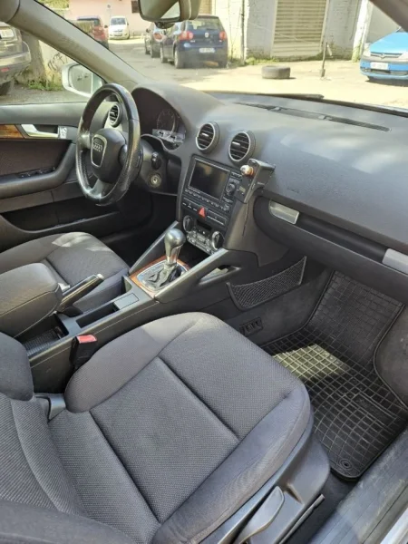 Tirane, shes makine Audi a3 Nafte, gri metalizato automatik Kondicioner 260.000 km 4.200 €