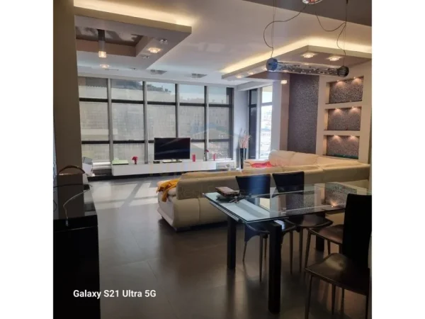 Tirane, shitet apartament 2+1+Ballkon Kati 5, 112 m² 200.000 € (Selvia)