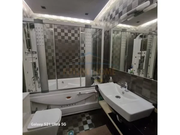 Tirane, shitet apartament 2+1+Ballkon Kati 5, 112 m² 200.000 € (Selvia)