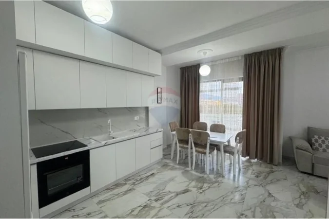 Tirane, jepet me qera apartament 2+1+Ballkon Kati 6, 100 m² 700 € (Fusha e Aviacionit)