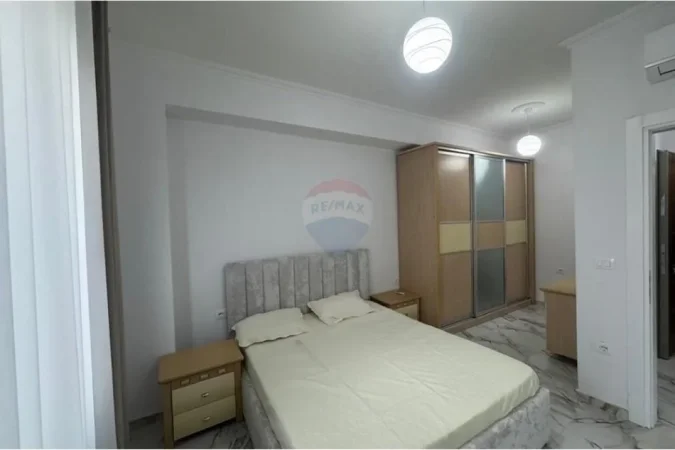 Tirane, jepet me qera apartament 2+1+Ballkon Kati 6, 100 m² 700 € (Fusha e Aviacionit)