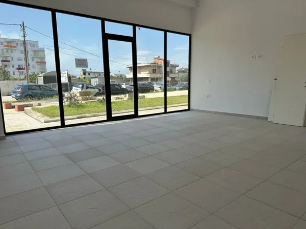 Tirane, shitet dyqan Kati 0, 45 m² (Astir, Residenca Klensi.)