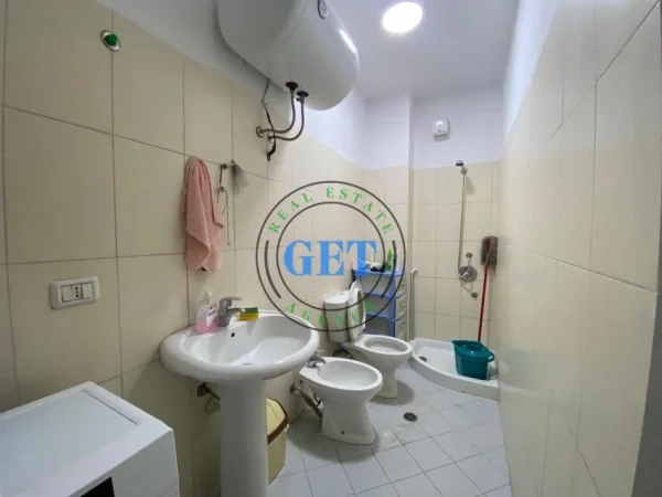 Durres, shitet apartament 1+1 Kati 7, 75 m² 82.000 € (pranë Shkollës "Bajram Curri" në Plazh)