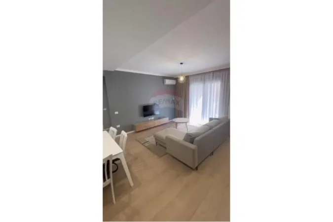 Tirane, jepet me qera apartament 1+1+Ballkon Kati 4, 75 m² 850 € (Apartament+ Parkim te Kompleksi Delijorgji)