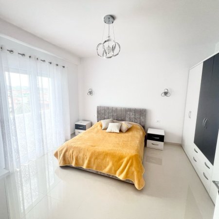 Tirane, jepet me qera Vile 2+1 , 120 m² 600 € (SAUK)