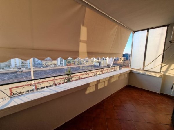 Tirane, jepet me qera apartament 2+1+Ballkon Kati 7, 109 m² 700 € (BULEVARDI ZOGU I)