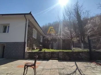 Tirane, shitet Vile 1 Katshe , 1.000 m² 280.000 € (Zall Dajt, rruga e Arbrit)