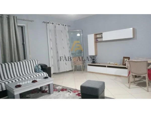 Tirane, shes apartament 1+1 Kati 5, 74 m² 95.000 € (Fresku)