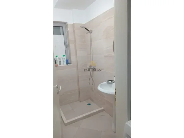Tirane, shes apartament 1+1 Kati 5, 74 m² 95.000 € (Fresku)