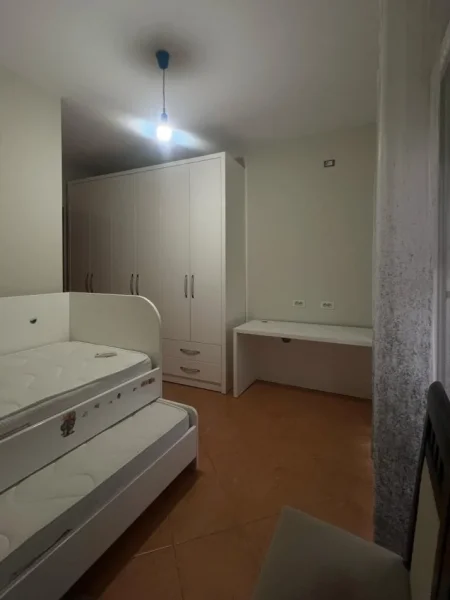 Tirane, jepet me qera apartament 3+1 Kati 5, 80 m² 650 € (KRISTAL CENTER)