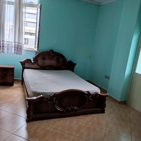 Tirane, jepet me qera apartament 1+1+Aneks+Ballkon Kati 2, 60 m² 25.000 € (rruga e kokonozeve)