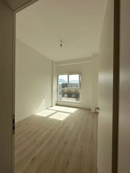 Tirane, shitet apartament 1+1 , (AURA)