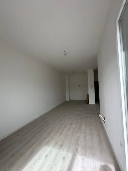 Tirane, shitet apartament 1+1 , (AURA)