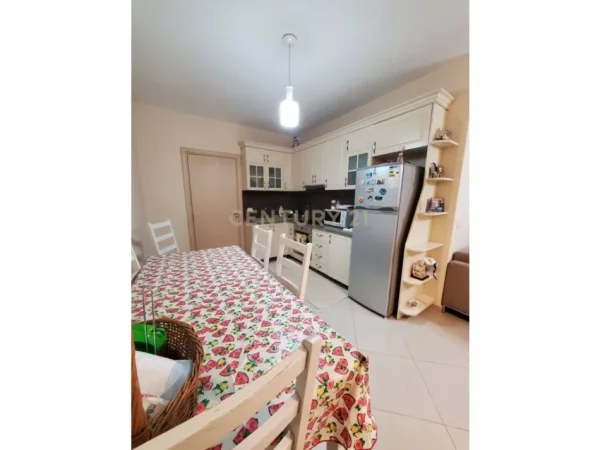 Tirane, jepet me qera apartament 2+1 Kati 2, 90 m² 450 € (Rezidenca Euro 3D)