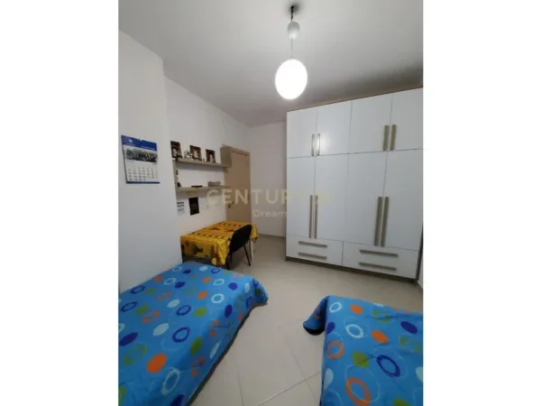 Tirane, jepet me qera apartament 2+1 Kati 2, 90 m² 450 € (Rezidenca Euro 3D)