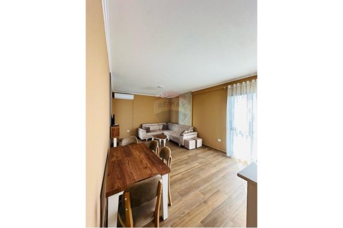 Tirane, jepet me qera 2+1 Kati 9, 110 m² 800 € (Rr. e Dibres)