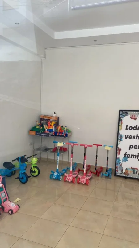 Tirane, jepet me qera dyqan Kati 0, 30 m² 350 € (Astir, prane Bar Oslo)