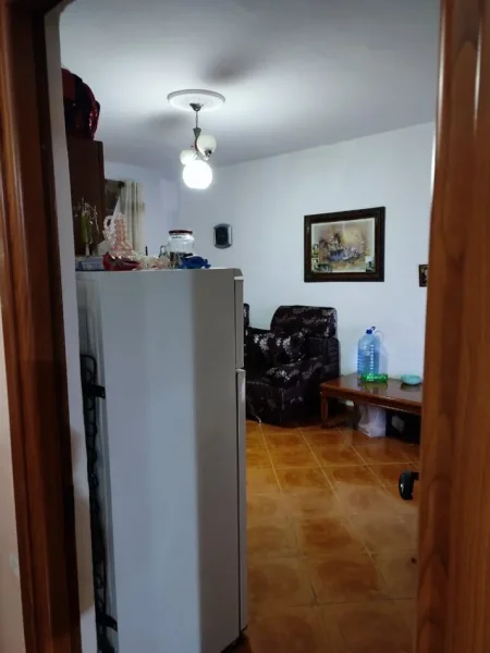 Tirane, jepet me qera shtepi 3+1 Kati 0, 90 m² 500 € (Jepet me Qera Hyrja 3+1 ne Laprake. Pallati buze Rruges Besi.)