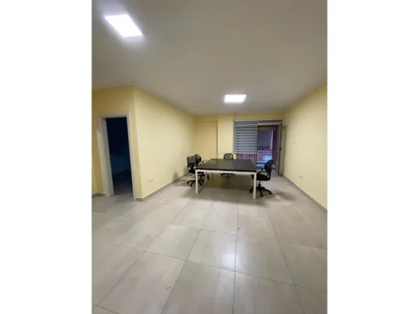 Tirane, jepet me qera ambjent biznesi Kati 1, 53 m² 700 € 