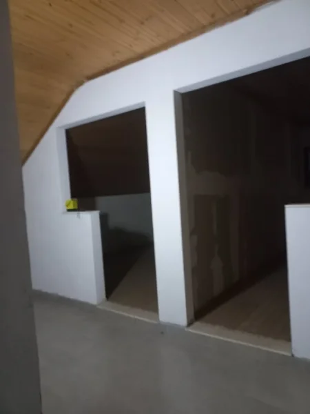 Tirane, shitet Vile 3 Katshe Kati 3, 421 m² 110.000 € (Princ Vidi [te treshi])