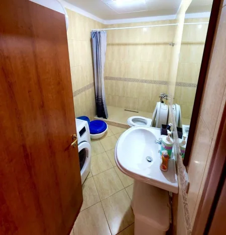 Tirane, jepet me qera apartament 1+1 Kati 1, 75 m² 550 € (Jepet me Qera Apartamenti 1+1 ne rrugen Haxhi Dalliu, prane Prokurorise se Tiranes.)