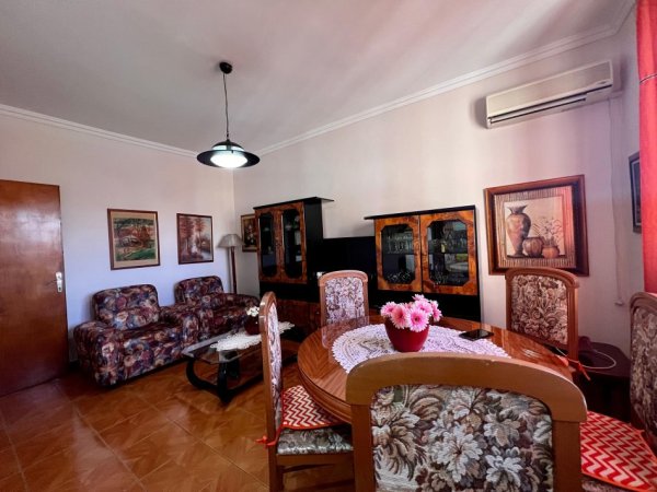 Tirane, jepet me qera apartament 2+1+Ballkon , 80 m² 500 € (Shkolla e Kuqe)