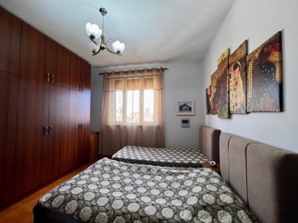 Tirane, jepet me qera apartament 2+1+Ballkon , 80 m² 500 € (Shkolla e Kuqe)