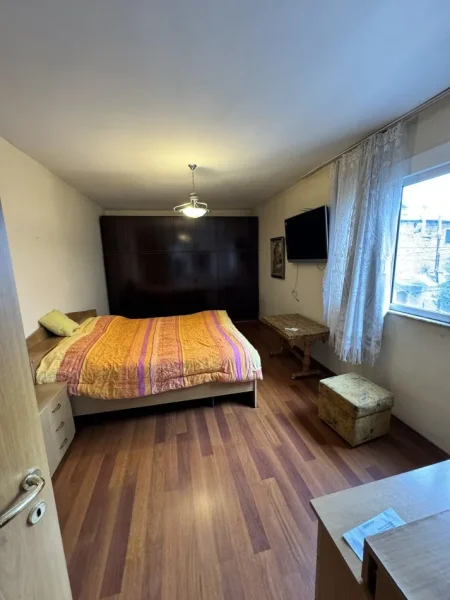 Tirane, jepet me qera Vile 3+1+Aneks+Ballkon Kati 3, 200 m² 750 € (brryli)