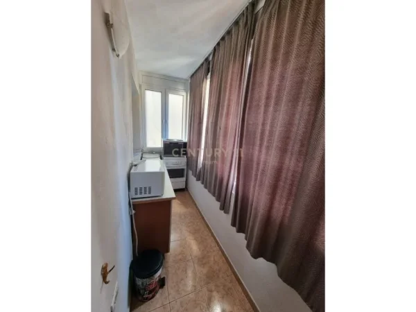 Tirane, jepet me qera apartament 2+1 Kati 4, 72 m² 500 € (Xhamllik -Rruga Bardhyl)