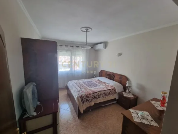 Tirane, jepet me qera apartament 2+1 Kati 4, 72 m² 500 € (Xhamllik -Rruga Bardhyl)