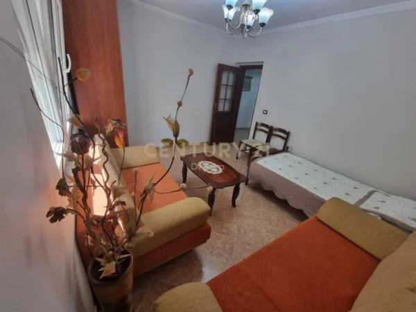 Tirane, jepet me qera apartament 2+1 Kati 4, 72 m² 500 € (Xhamllik -Rruga Bardhyl)