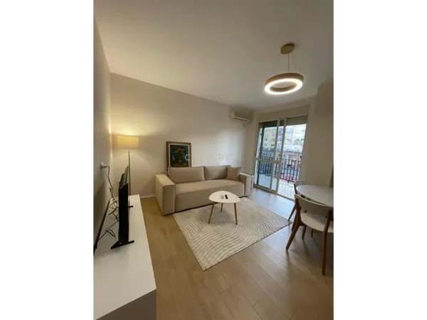 Tirane, jepet me qera apartament 1+1 Kati 5, 60 m² 800 € (Prane Sheshit Skënderbej)