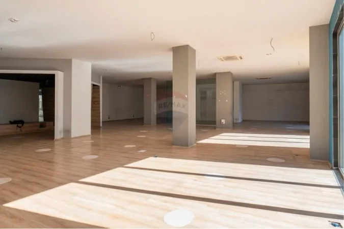 Tirane, jepet me qera ambjent biznesi Kati 0, 1.102 m² (Tregu Elektrik)