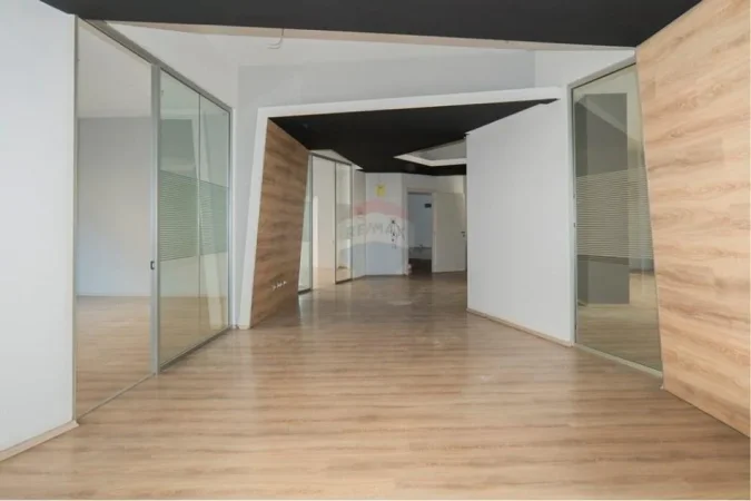 Tirane, jepet me qera ambjent biznesi Kati 0, 1.102 m² (Tregu Elektrik)