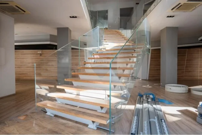 Tirane, jepet me qera ambjent biznesi Kati 0, 1.102 m² (Tregu Elektrik)