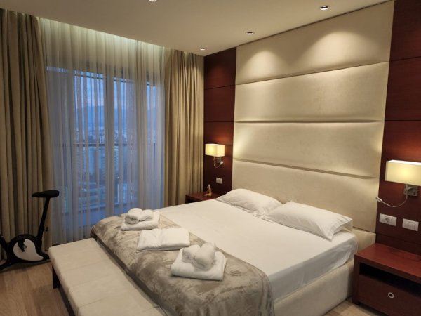 Tirane, jepet me qera apartament 2+1+Ballkon Kati 19, 80 m² 1.700 € (Ambasador 3)