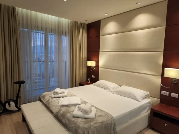 Tirane, jepet me qera apartament 2+1+Ballkon Kati 19, 80 m² 1.700 € (Ambasador 3)