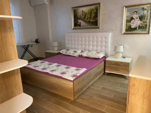 Tirane, jepet me qera apartament 2+1+Ballkon Kati 4, 110 m² 600 € (Kompleksi Golden Park, Spitali Amerikan 3)