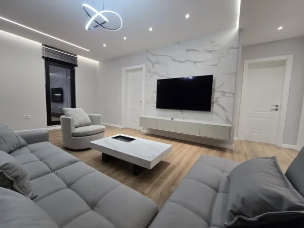 Tirane, jepet me qera apartament 2+1 Kati 7, 100 m² 700 € (Astir)