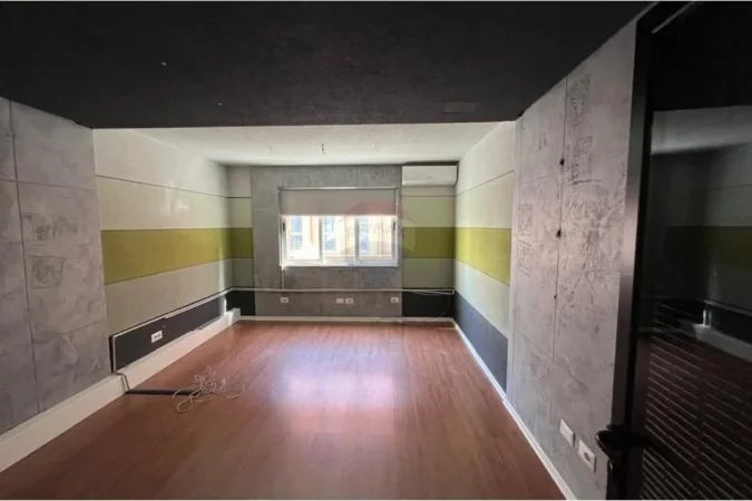 Tirane, jepet me qera ambjent biznesi , 85 m² 1.100 € (Sheshi Willson)