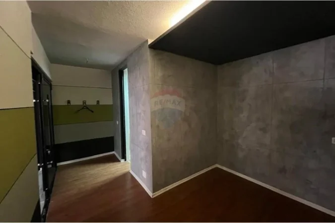 Tirane, jepet me qera ambjent biznesi , 85 m² 1.100 € (Sheshi Willson)