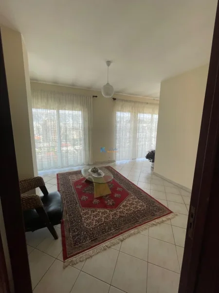 Tirane, jap me qera apartament 2+1+Ballkon Kati 8, 110 m² 550 € (Rruga Dritan Hoxha)