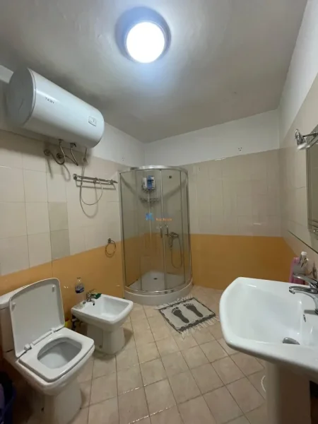 Tirane, jap me qera apartament 2+1+Ballkon Kati 8, 110 m² 550 € (Rruga Dritan Hoxha)