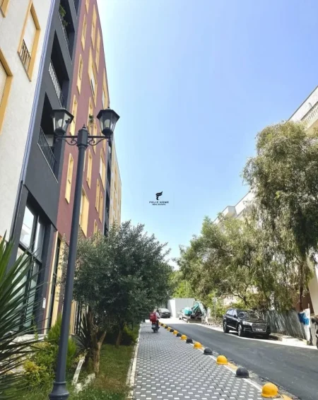 Tirane, shitet dyqan Kati 0, 120 m² 360.000 € (SELITE)