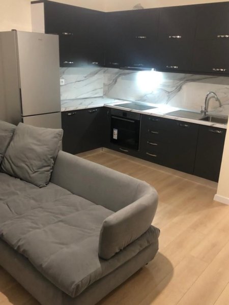 Tirane, jepet me qera apartament 1+1+Ballkon Kati 4, 70 m² 350 € (Fresku)