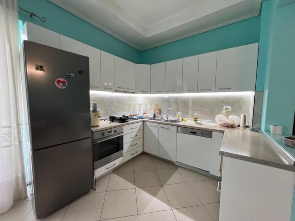 Tirane, jepet me qera apartament 2+1 Kati 2, 120 m² 700 € (Pazarin e Ri)