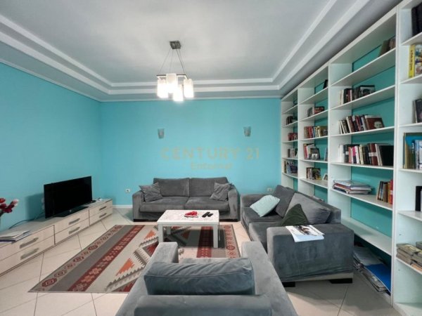 Tirane, jepet me qera apartament 2+1 Kati 2, 120 m² 700 € (Pazarin e Ri)